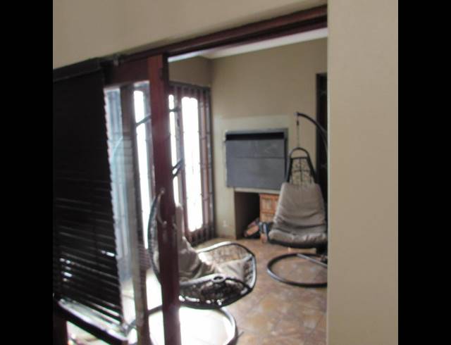 3 BEDROOM HOUSE FOR SALE IN ROOIHUISKRAAL NORTH